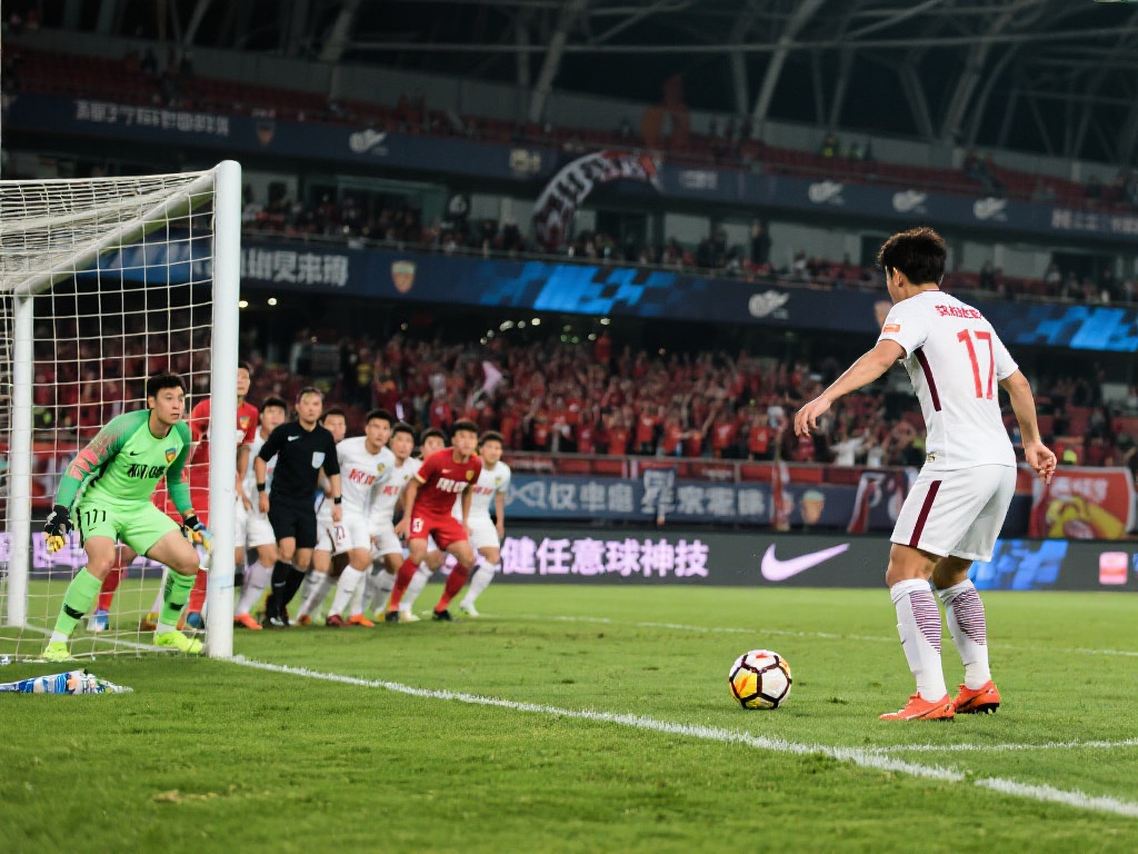 以权健队在最近一场对阵强敌的比赛为例，当时比分胶着